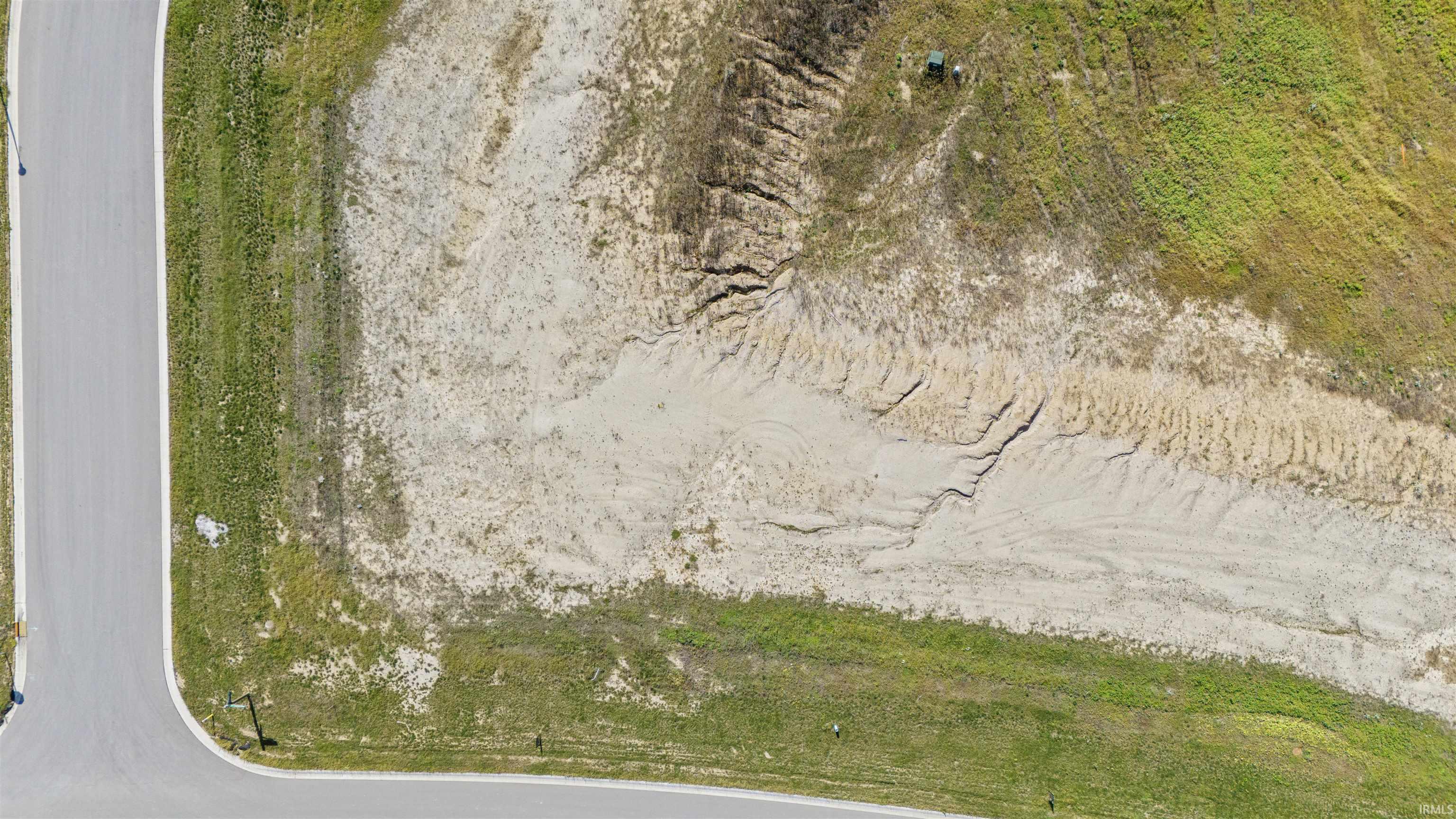 1913 Golfview Auburn, IN 46706 - Photo 3 of 7