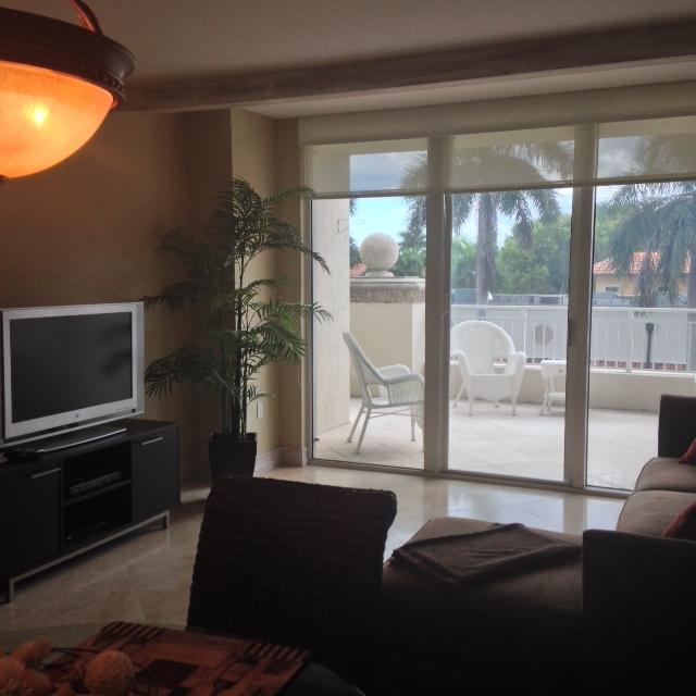 99 Southeast Mizner Boulevard, Unit 323 Boca Raton, FL 33432 - Photo 9 of 17 Living Room