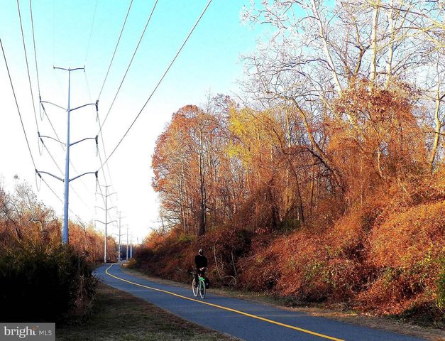 $247,500 | 4600 South Four Mile Run Drive, Unit 820, Arlington, VA 22204