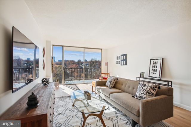 $247,500 | 4600 South Four Mile Run Drive, Unit 820, Arlington, VA 22204