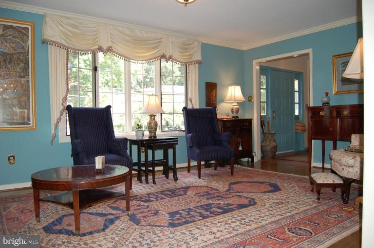3112 Russell Road Alexandria, VA 22305 - Photo 11 of 30 Living Room #2