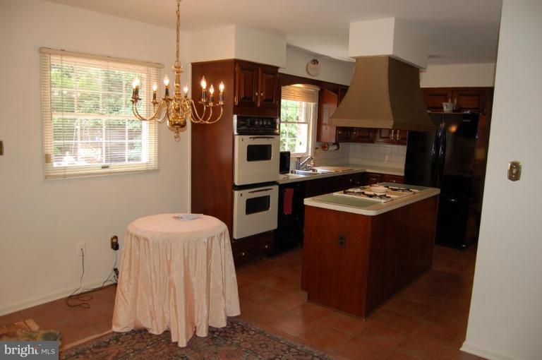 3112 Russell Road Alexandria, VA 22305 - Photo 5 of 30 Kitchen #2