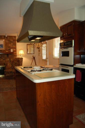 3112 Russell Road Alexandria, VA 22305 - Photo 7 of 30 Chreey cabinets and center island