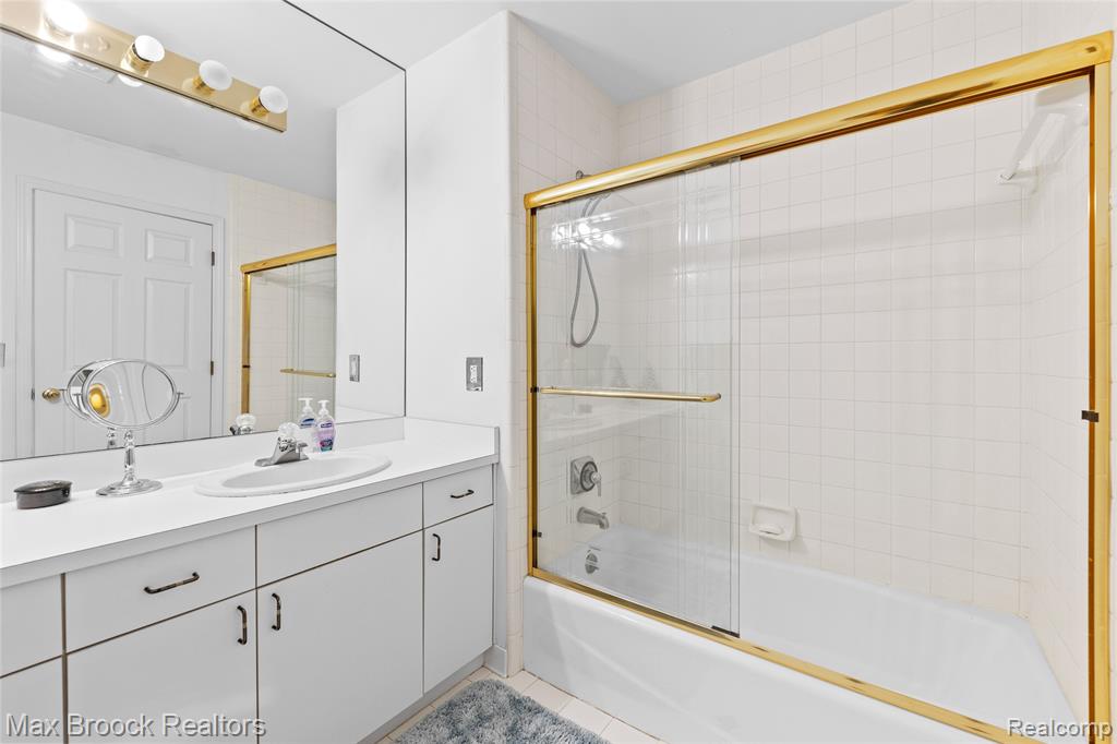 41450 Mission Lane Novi, MI 48167 - Photo 29 of 44