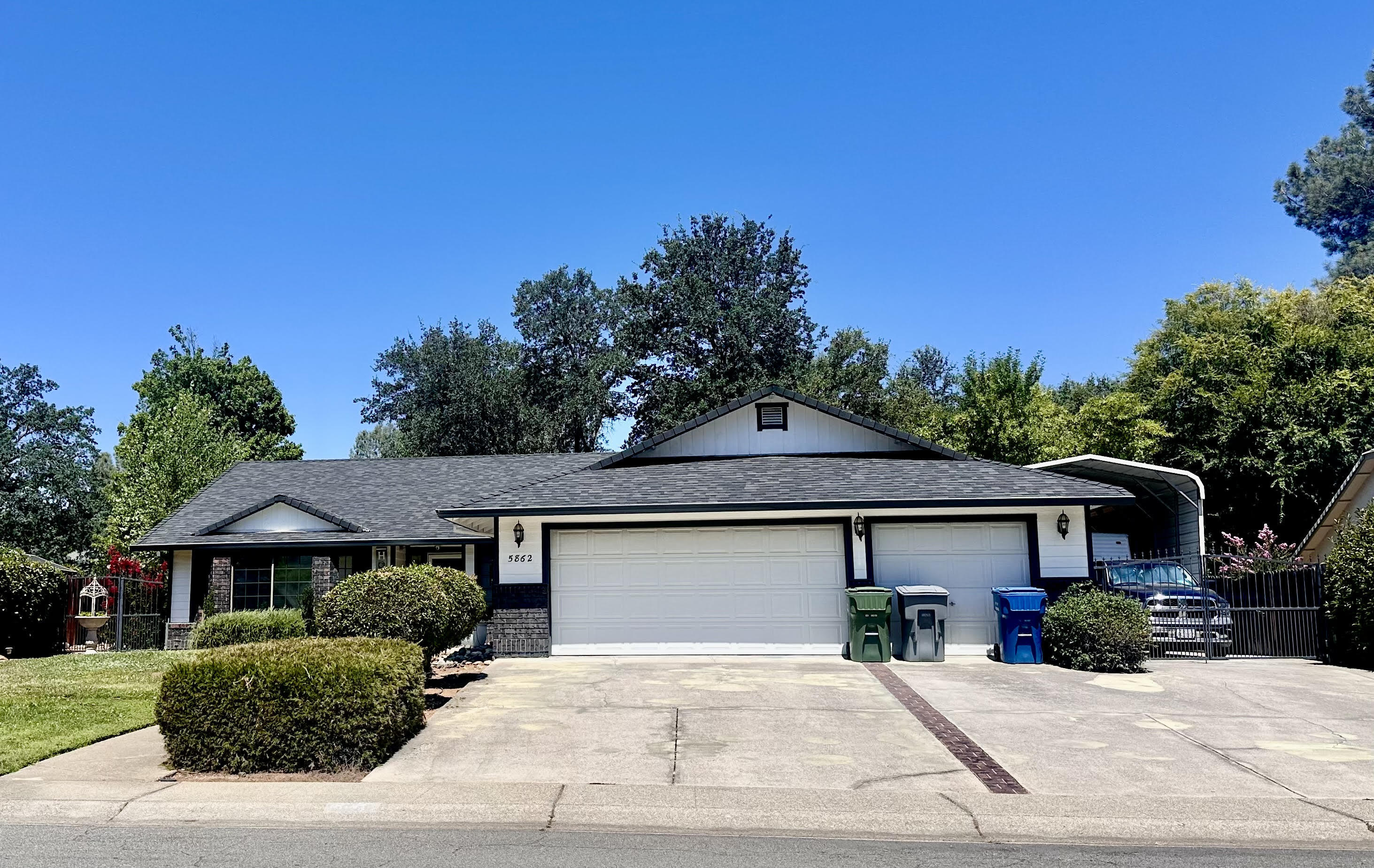 5862 Constitution Way Redding, CA 96003 - Photo 1 of 2 Front of House