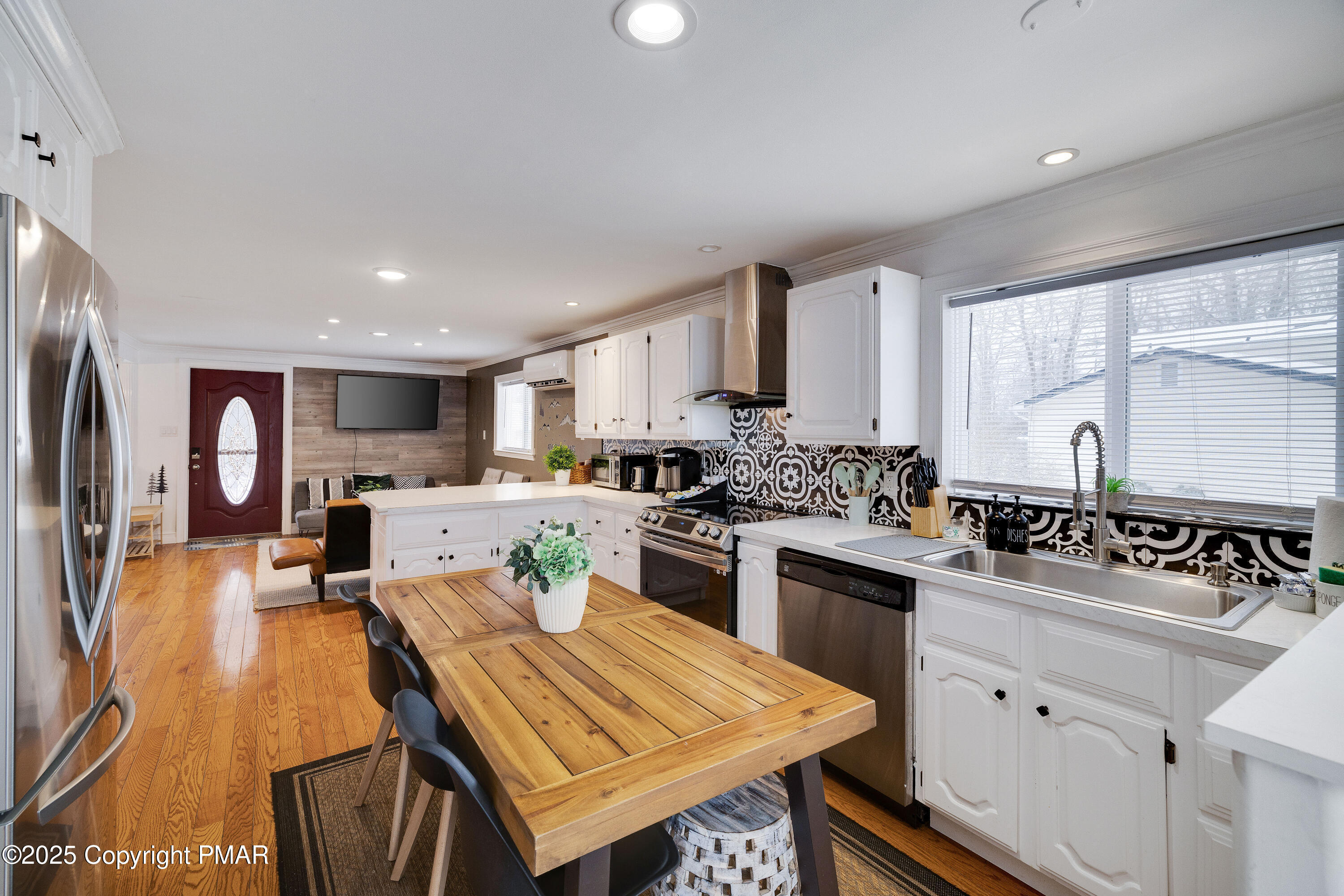 3137 Fern Road Pocono Summit, PA 18346 - Photo 12 of 51 RBR62091