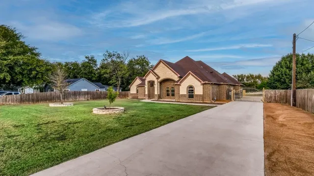 a view of house with garden and a yard
