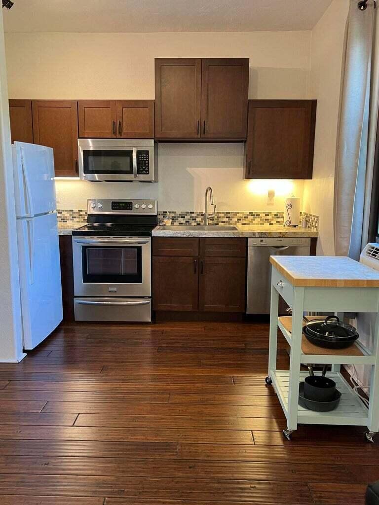 4670 Pennell Road, Unit B Santa Barbara, CA 93111 - Photo 3 of 10 Kitchen