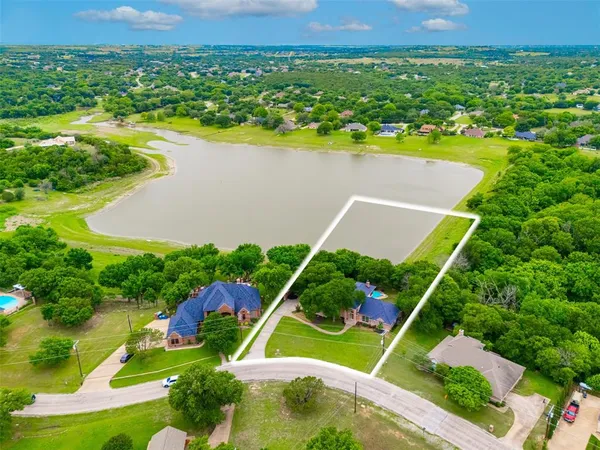 $749,000 | 137 Lakeview Drive, Aledo, TX 76008