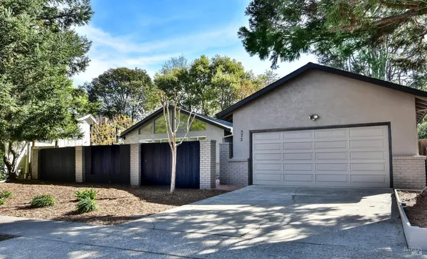 $1,050,000 | 572 Este Madera Drive, Sonoma, CA 95476