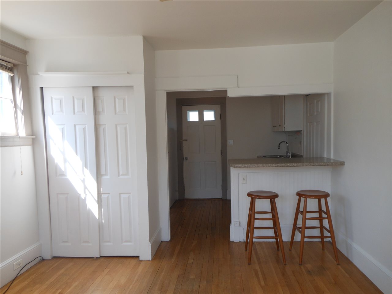 204 Alsace Street Manchester, NH 03102 - Photo 7 of 40