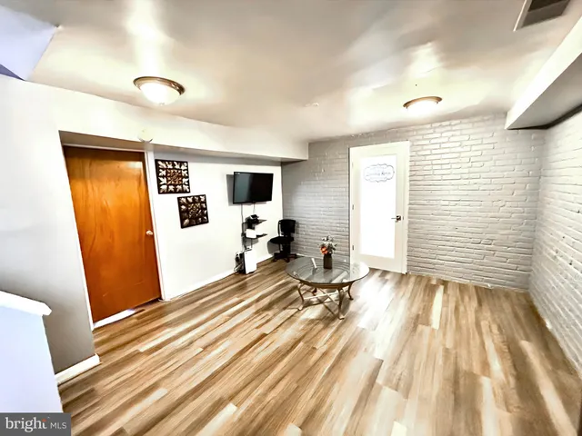 a view of utility room