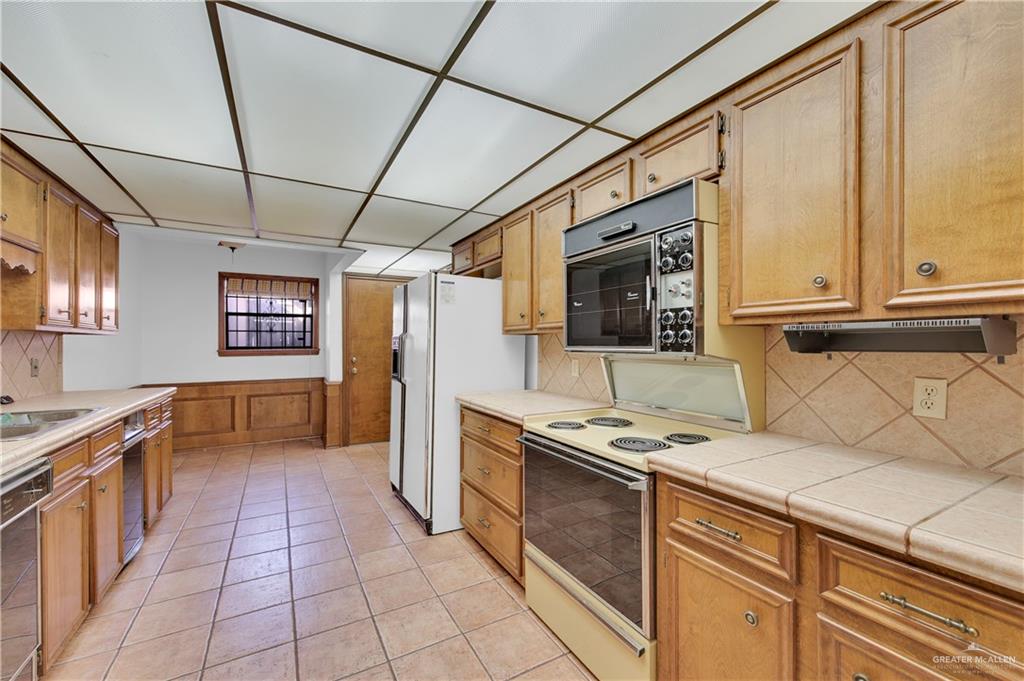 2016 South 5th Street, Unit 17 McAllen, TX 78503 - Photo 16 of 20 a kitchen with stainless steel appliances granite countertop a sink and cabinets