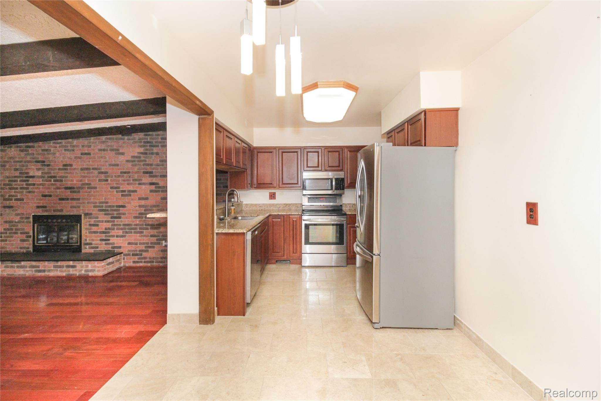 42909 Barchester Road Canton, MI 48187 - Photo 10 of 38 IMG_6231.jpg
