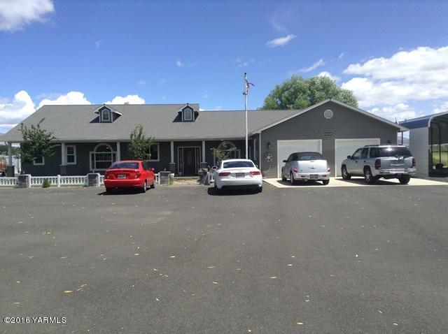 5407 Postma Road Yakima, WA 98901 - Photo 2 of 31 a car parked in front of a building
