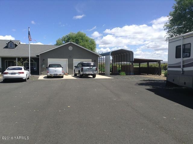 5407 Postma Road Yakima, WA 98901 - Photo 3 of 31 a car parked in front of a house