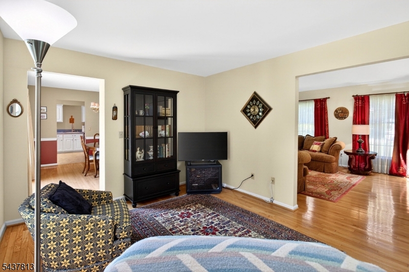 15 Hampton Court Bernards, NJ 07920 - Photo 10 of 45
