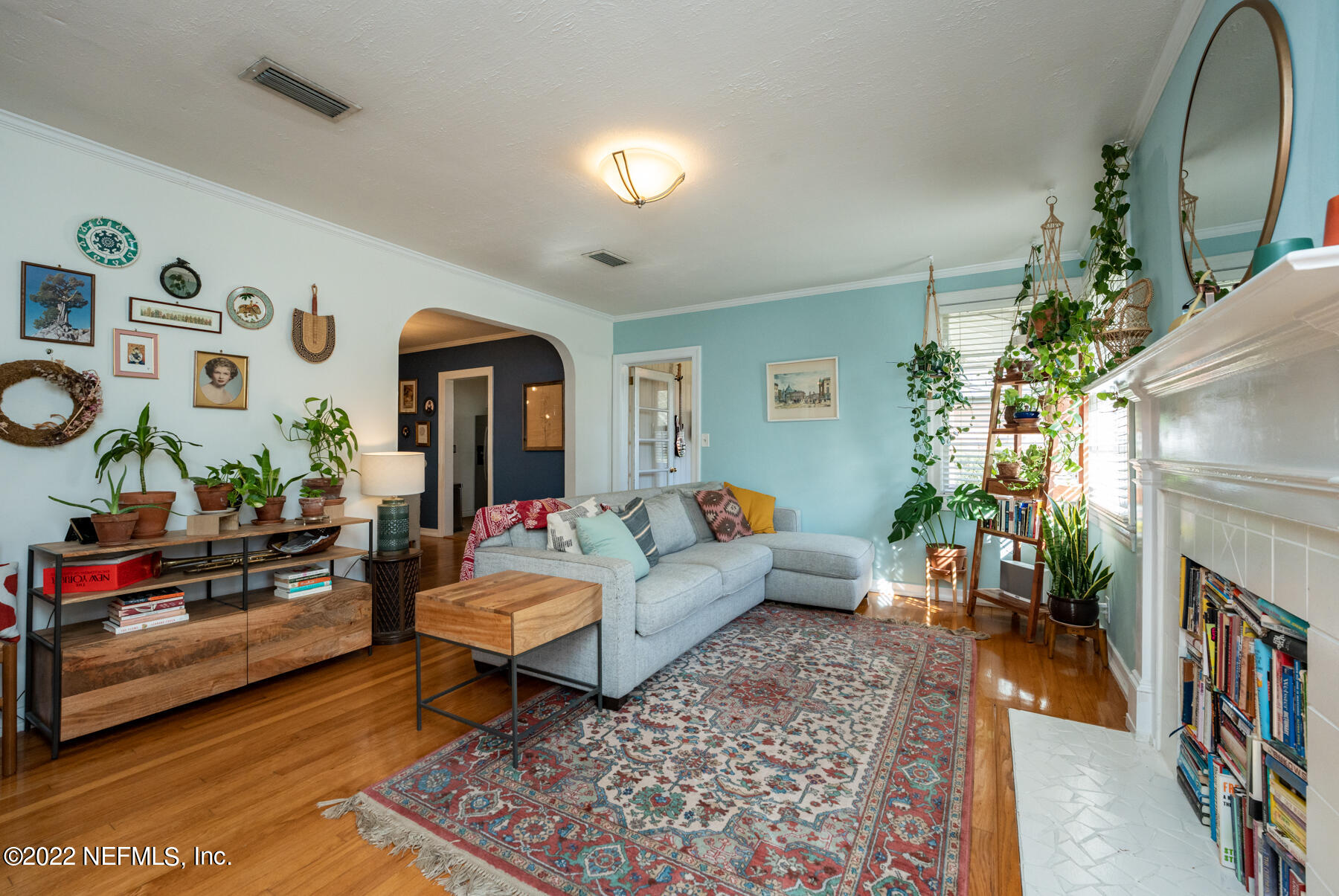 4068 London Road Jacksonville, FL 32207 - Photo 2 of 29 a living room with furniture and a couch