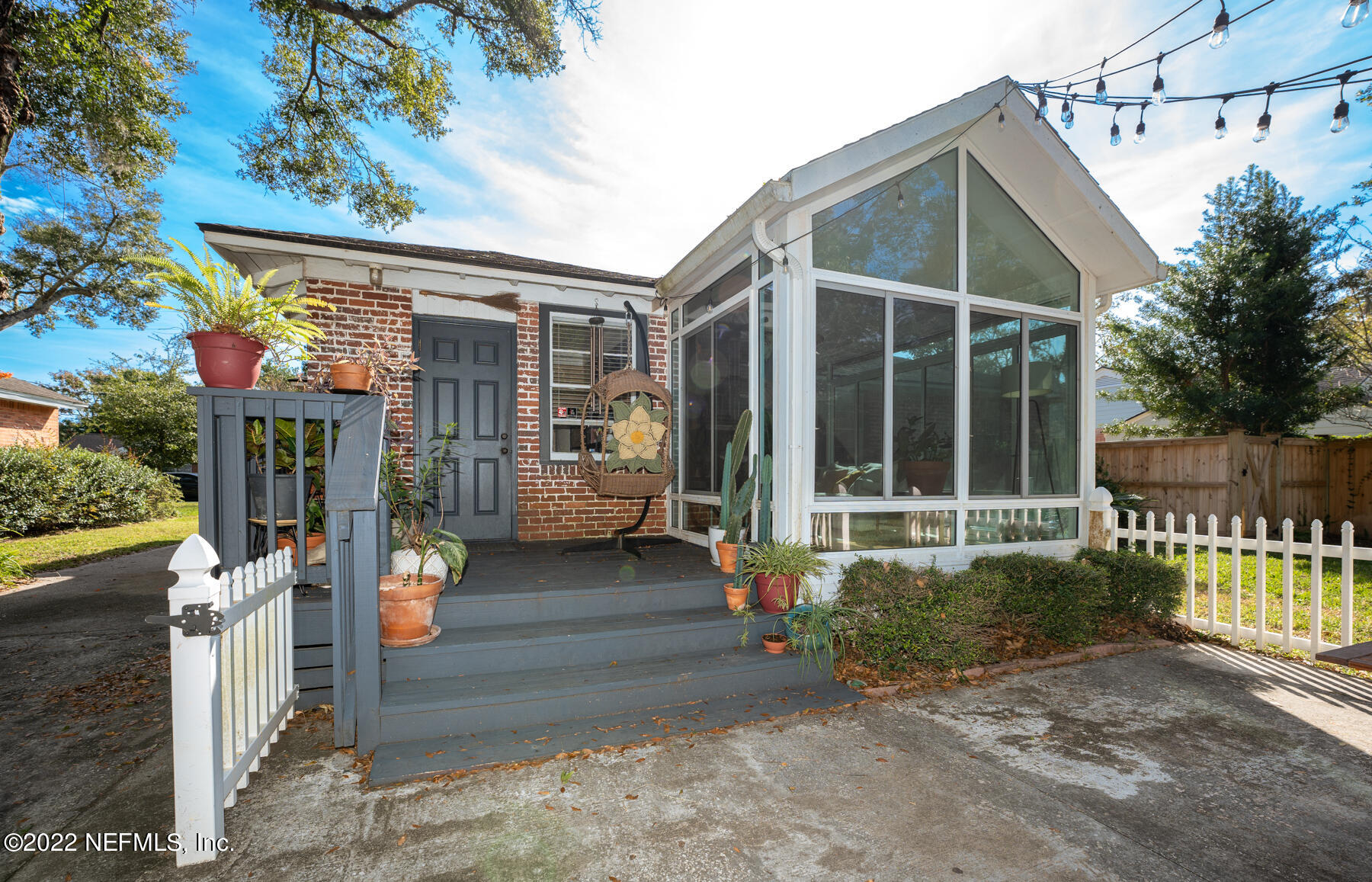 4068 London Road Jacksonville, FL 32207 - Photo 22 of 29 a front view of a house with a garden