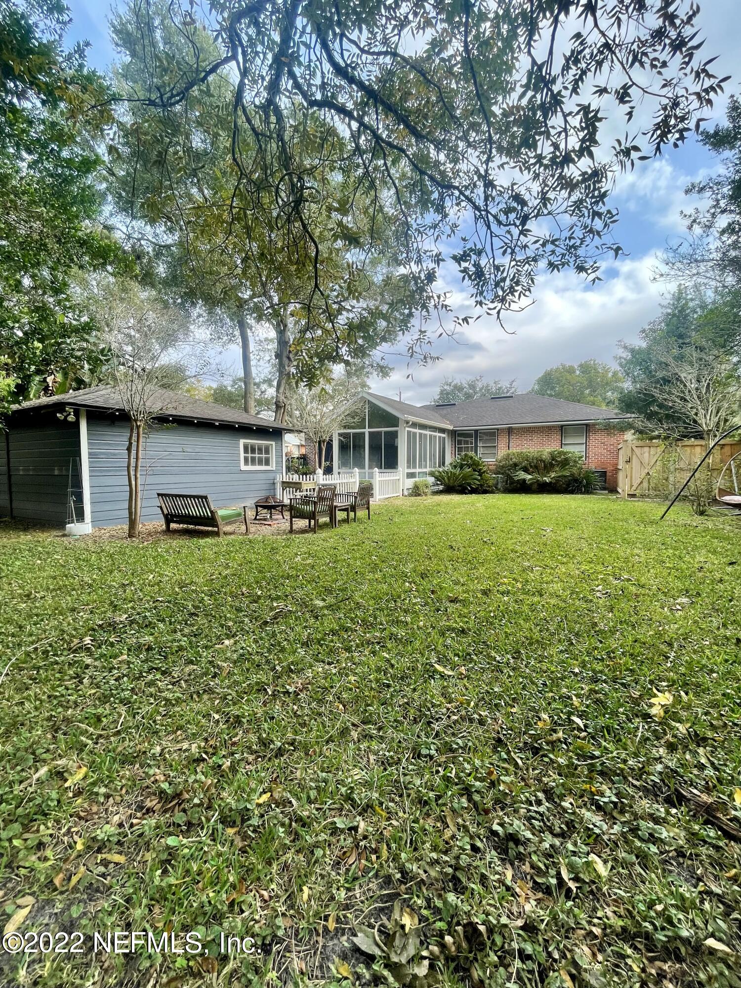 4068 London Road Jacksonville, FL 32207 - Photo 25 of 29 a front view of a house with garden
