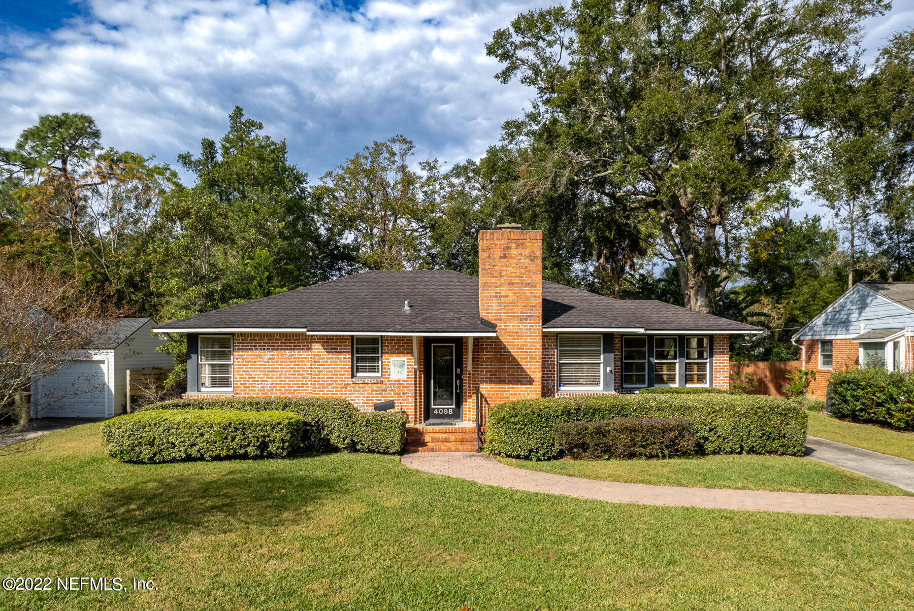 4068 London Road Jacksonville, FL 32207 - Photo 29 of 29 a front view of a house with a yard