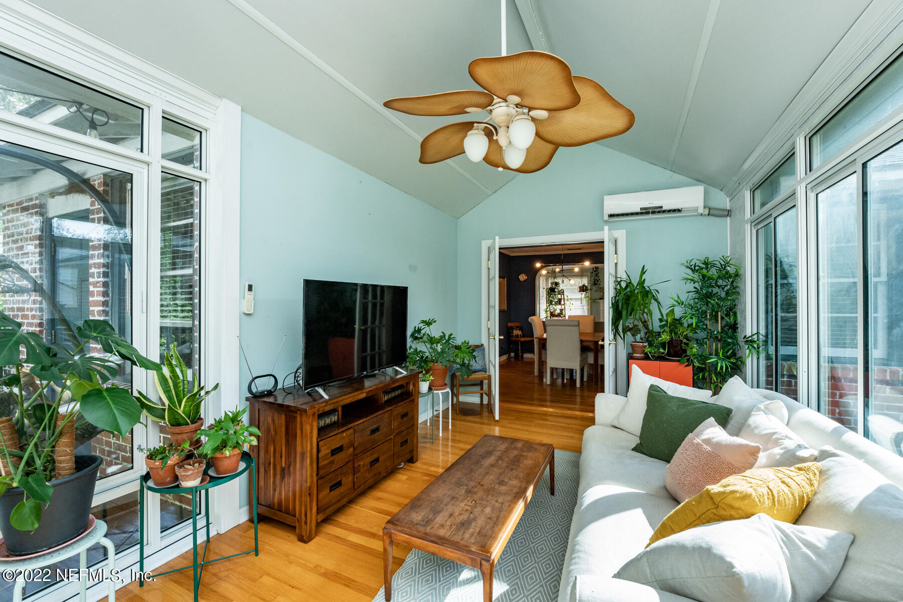4068 London Road Jacksonville, FL 32207 - Photo 10 of 29 a living room with furniture potted plant floor to ceiling window and a flat screen tv