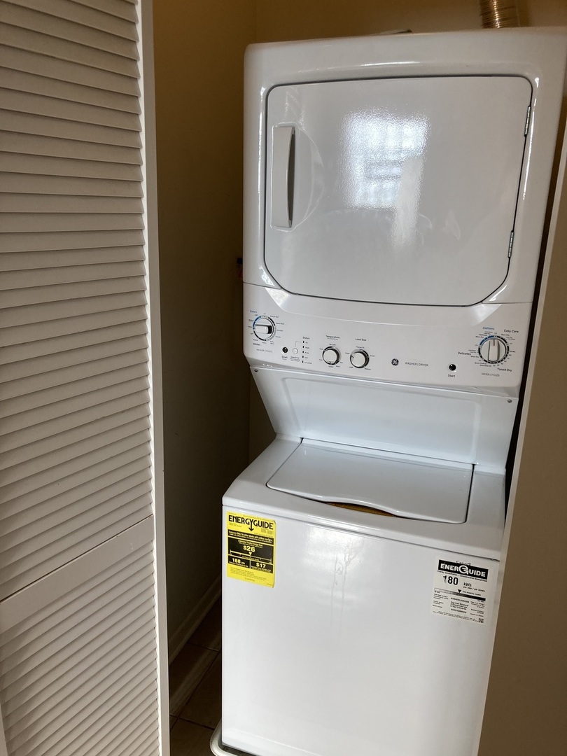 4042 South Calumet Avenue, Unit 3S Chicago, IL 60653 - Photo 10 of 11 a utility room with dryer and washer