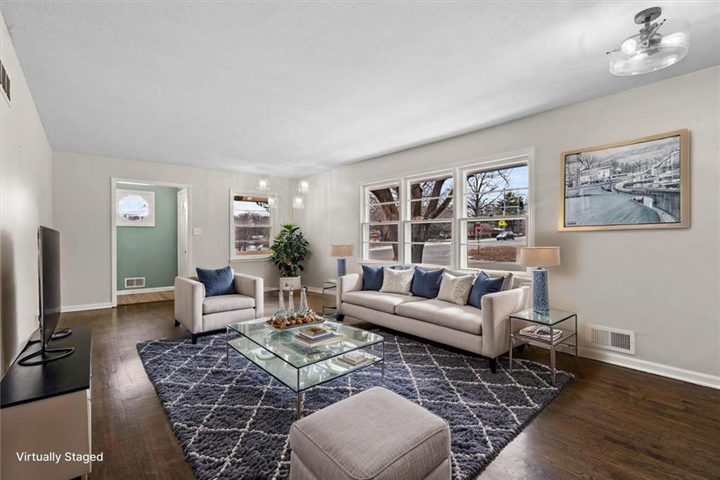 9052 East 59th Street Raytown, MO 64133 - Photo 3 of 31