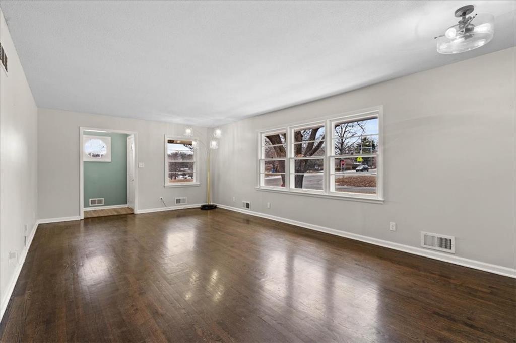 9052 East 59th Street Raytown, MO 64133 - Photo 4 of 31