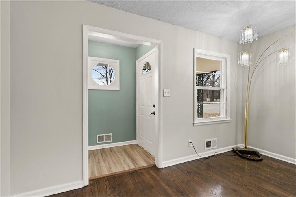 9052 East 59th Street Raytown, MO 64133 - Photo 5 of 31