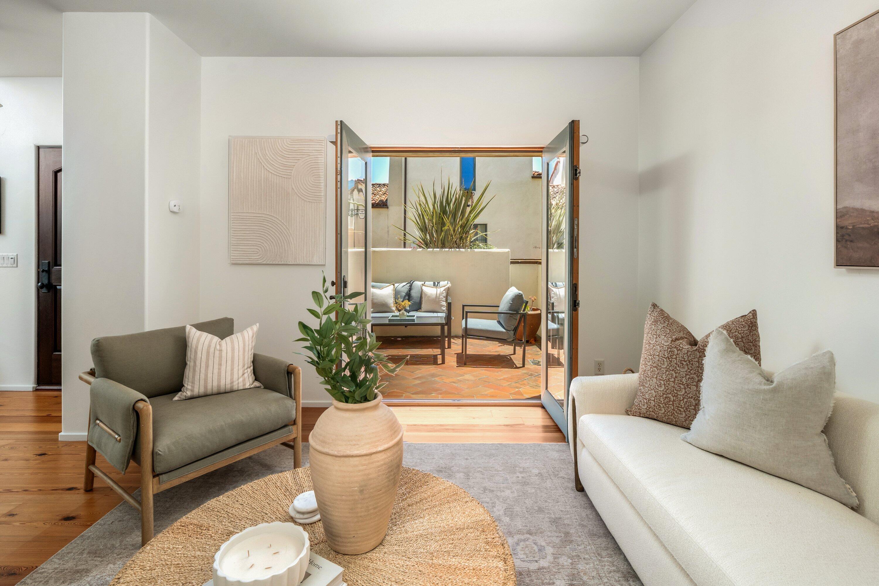 1011 Rinconada Road, Unit B Santa Barbara, CA 93101 - Photo 7 of 26 Living Room