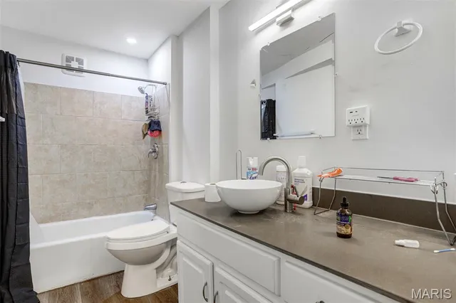 $214,000 | 4248 Norfolk Avenue, St. Louis, MO 63110