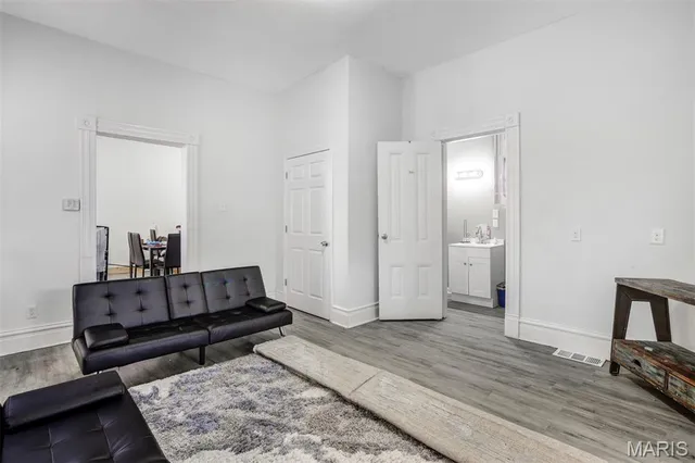 $214,000 | 4248 Norfolk Avenue, St. Louis, MO 63110