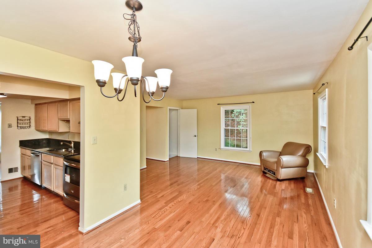 6464 Rockshire Street Alexandria, VA 22315 - Photo 11 of 30 Living Room