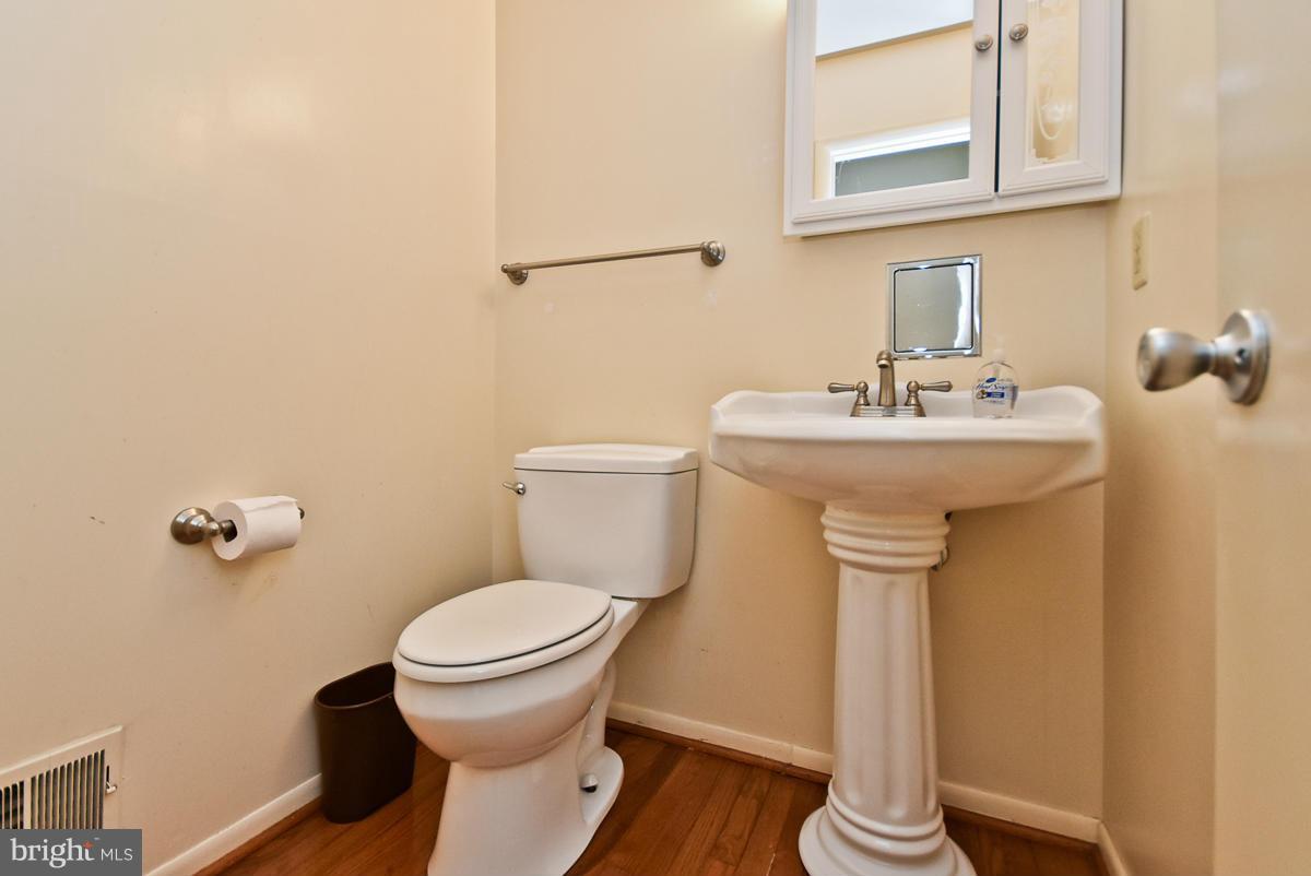 6464 Rockshire Street Alexandria, VA 22315 - Photo 13 of 30 Bath