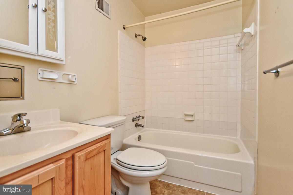 6464 Rockshire Street Alexandria, VA 22315 - Photo 23 of 30 Bath (Master)