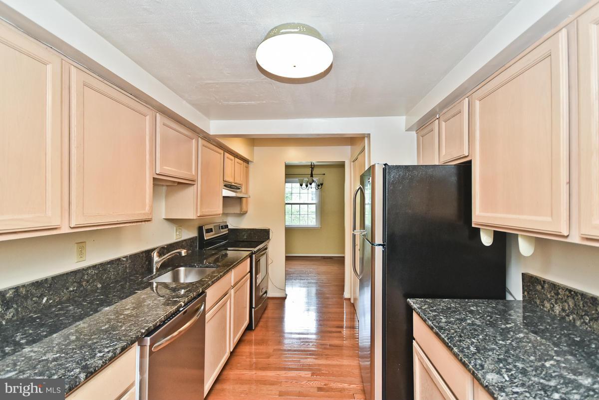 6464 Rockshire Street Alexandria, VA 22315 - Photo 8 of 30 Kitchen