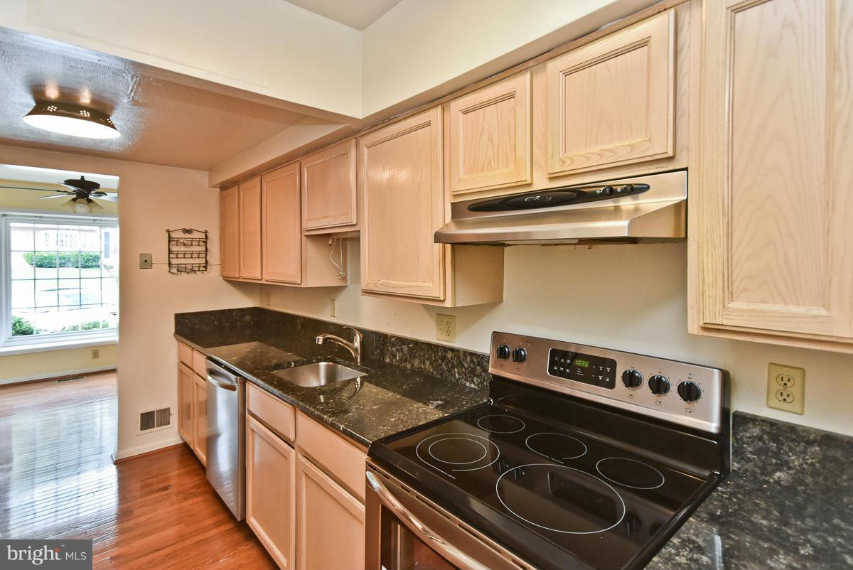 6464 Rockshire Street Alexandria, VA 22315 - Photo 10 of 30 Kitchen