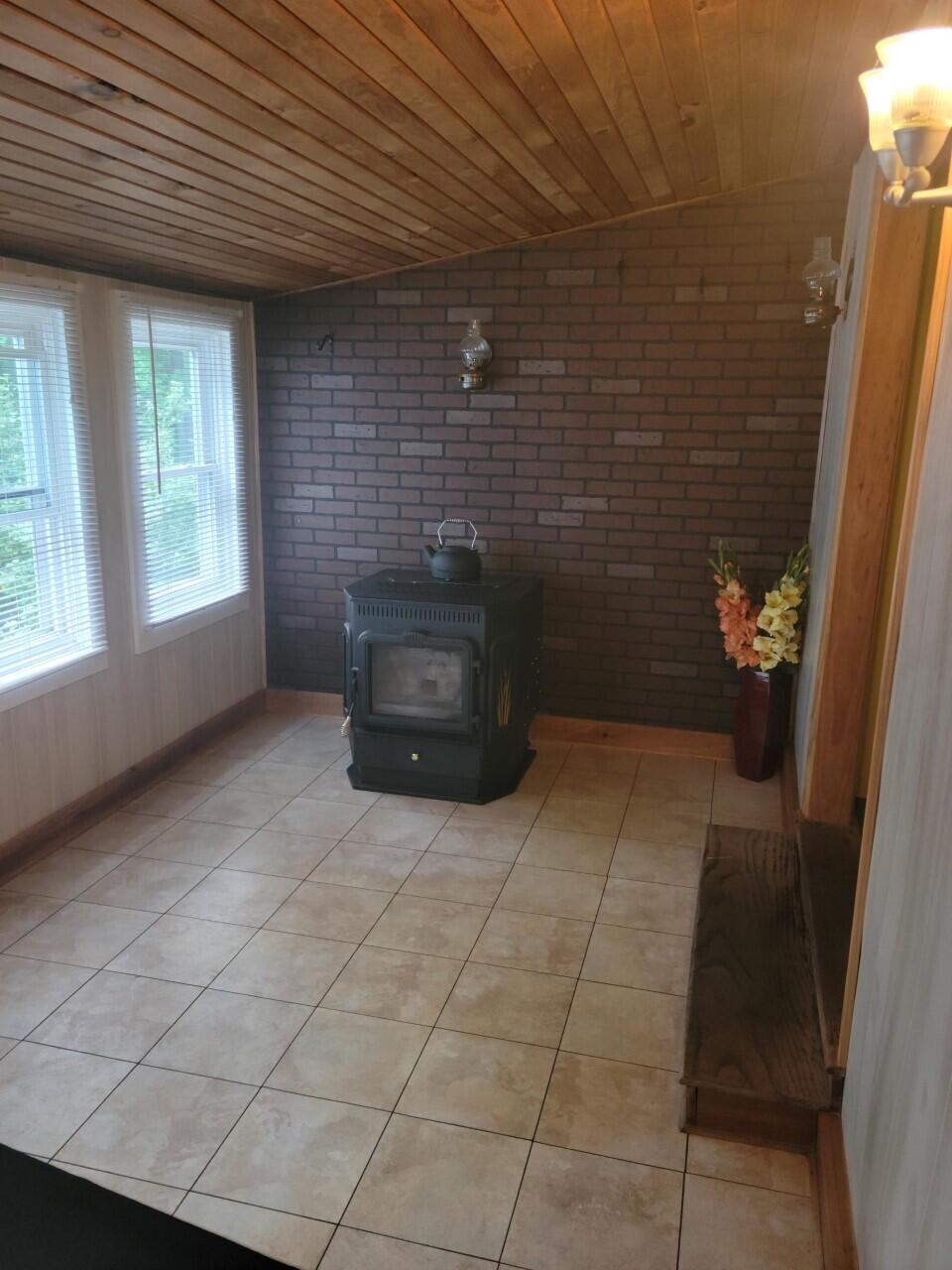 39 Reservoir Road South Paris, ME 04281 - Photo 8 of 35 Sunroom