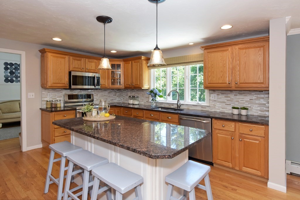 14 Elliott Road Sterling, MA 01564 - Photo 5 of 40