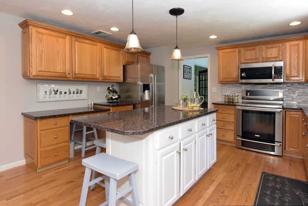 14 Elliott Road Sterling, MA 01564 - Photo 6 of 40