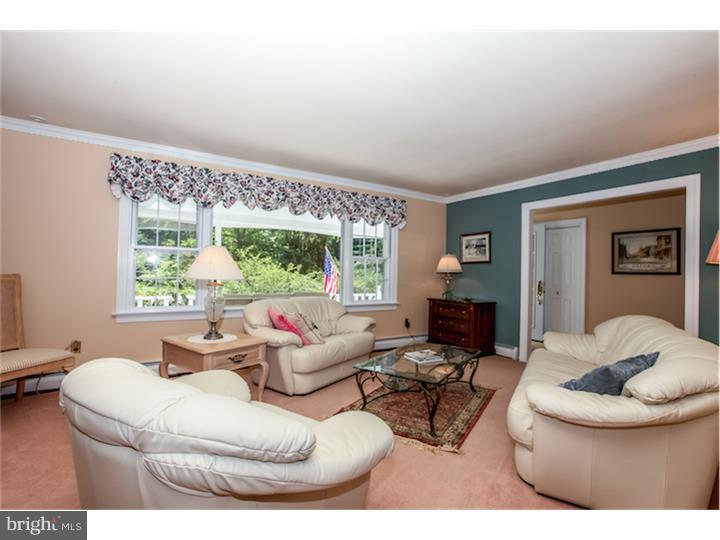 90 Chapel Hill Road Media, PA 19063 - Photo 8 of 25 Living Room