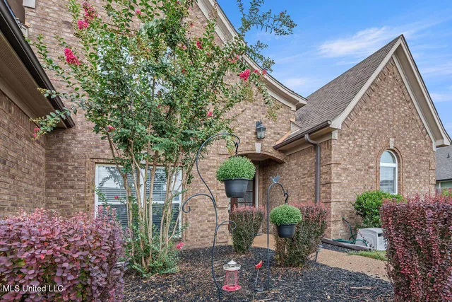 $362,500 | 2904 South Cherry Drive, Southaven, MS 38672