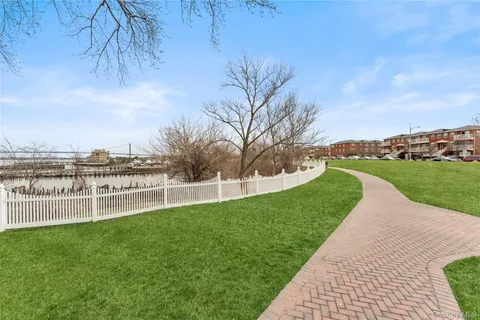 $899,000 | 122-06 Powell Cove Boulevard, Unit 132 | College Point