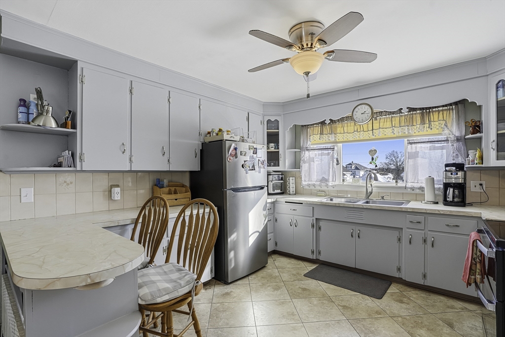 14 Lawrence Street Milford, MA 01757 - Photo 8 of 38