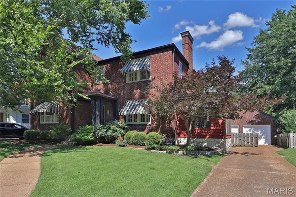 $700,000 | 418 Mission Court, University City, MO 63130