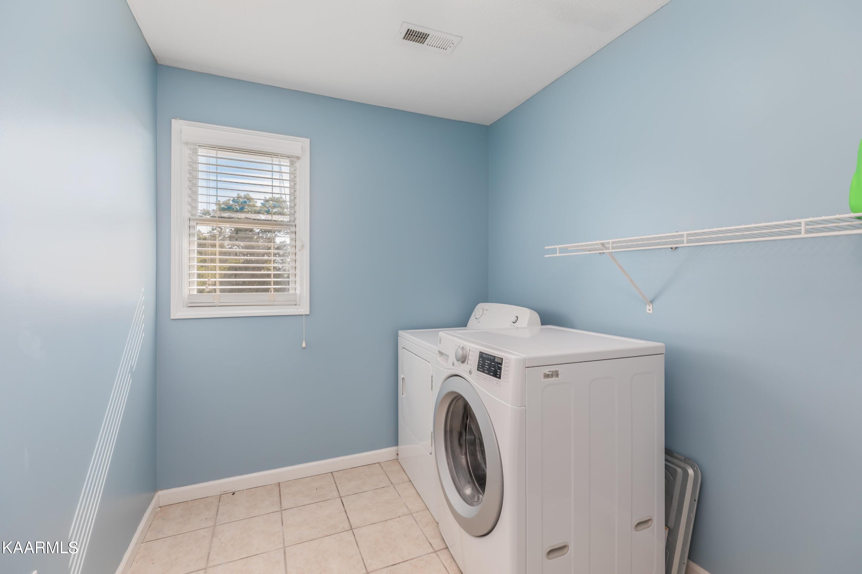 342 Rutherford Drive New Tazewell, TN 37825 - Photo 11 of 36 Interior-11.jpg-SMALL