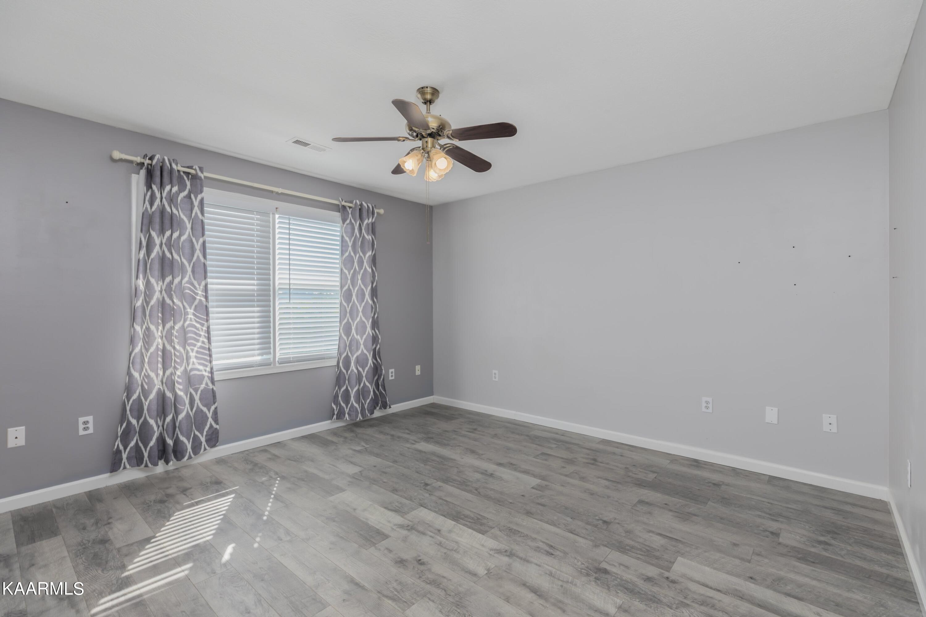 342 Rutherford Drive New Tazewell, TN 37825 - Photo 13 of 36 Interior-12.jpg-SMALL