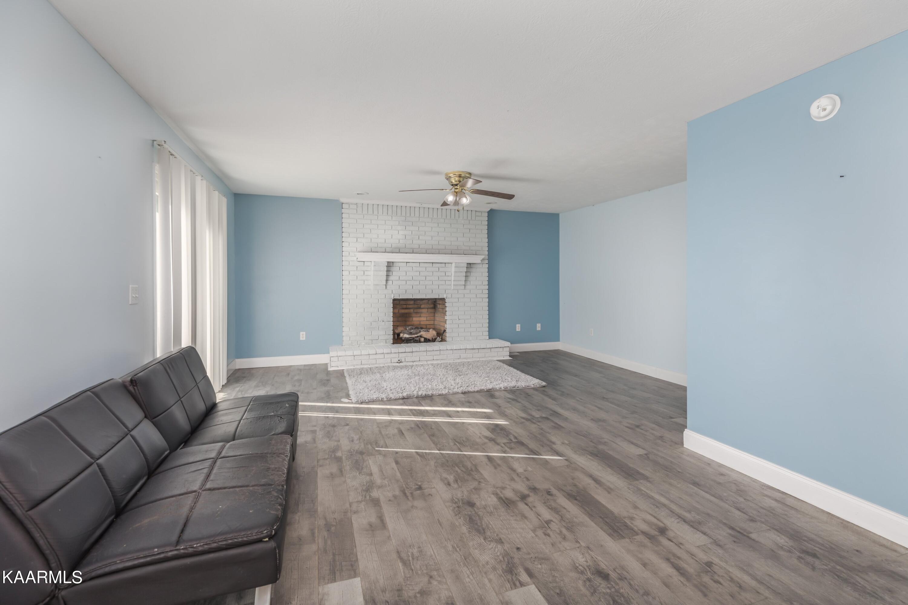 342 Rutherford Drive New Tazewell, TN 37825 - Photo 3 of 36 Interior-4.jpg-SMALL