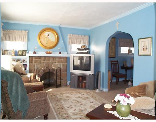 1433 Ridge Avenue Coraopolis, PA 15108 - Photo 4 of 12 Living Room.